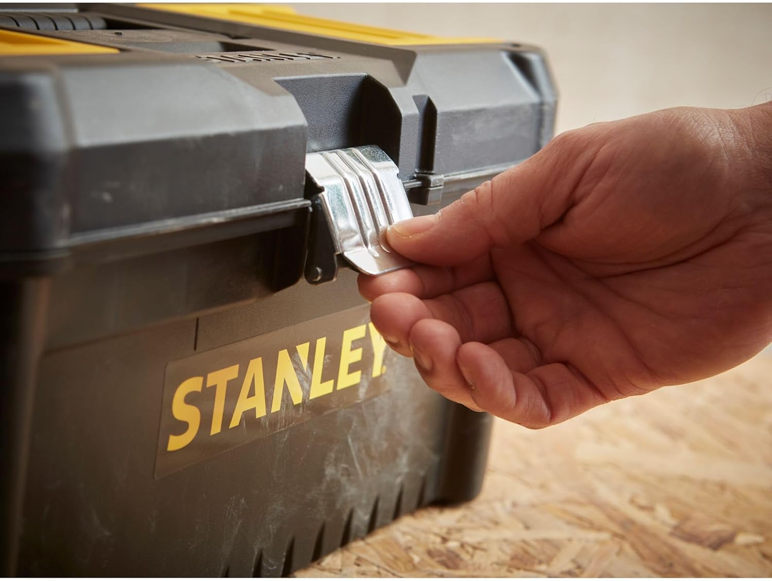 ⚒️ Bau & Montage – Stanley STST1-75518 Essential 16 Zoll Werkzeugkasten mit Metallverschlüssen, Schwarz/Gelb, Zoll – Bild 15
