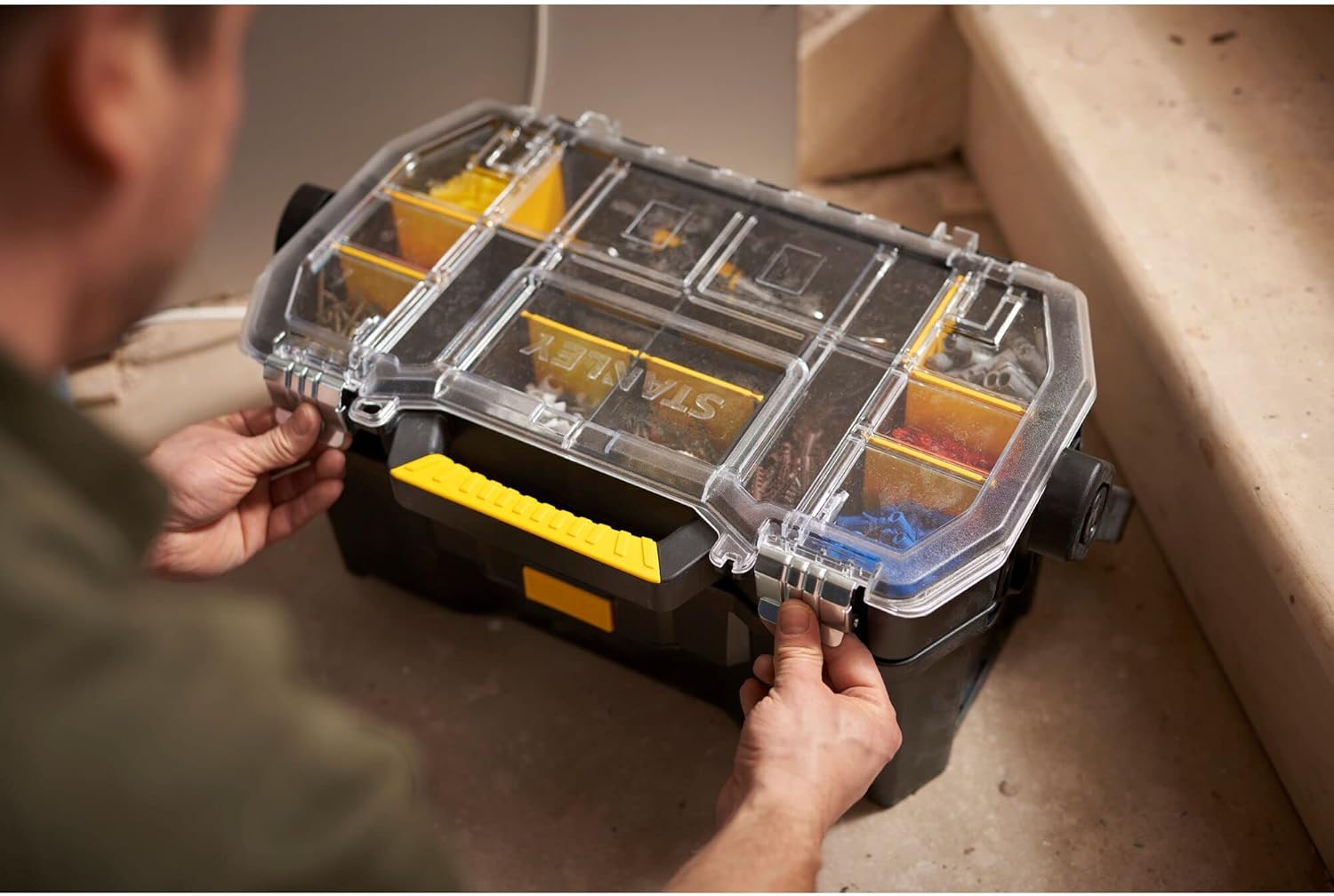 🔥 Angebote & Aktionen – Stanley Tool Box STST1-70317 with Organiser Attachment, Separate, Case with Rustproof Metal Clasps, Sturdy Case for Tools and Small Parts, 56 x 32 x 25 cm – Bild 7