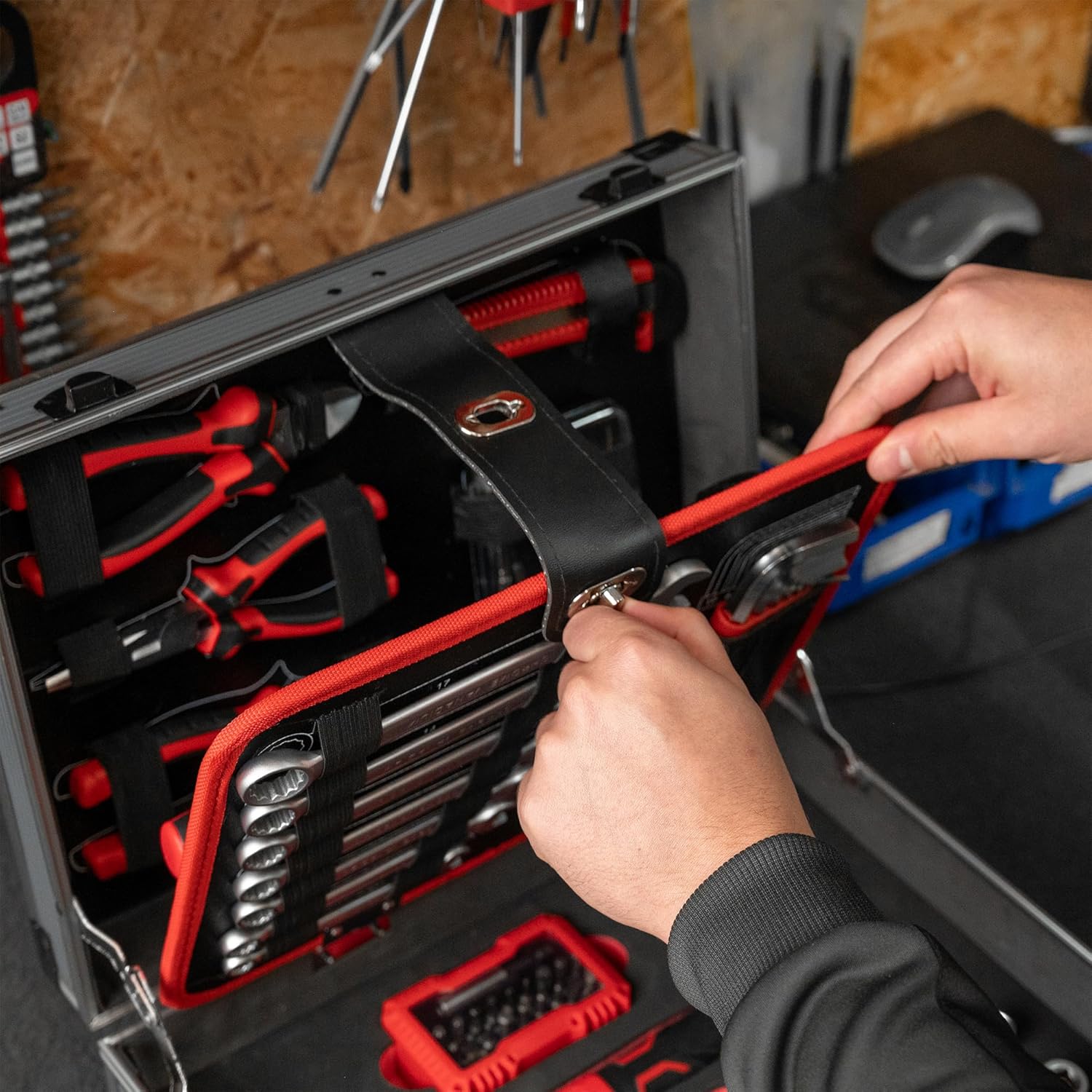 🔥 Angebote & Aktionen – LEHMANN Filled Tool Box - 88-Piece Tool Set - Robust Aluminium Tool Box with Carry Handle - Tools with Rubberised Handle - Complete Tool Set for Workshop, Garage and Household – Bild 4