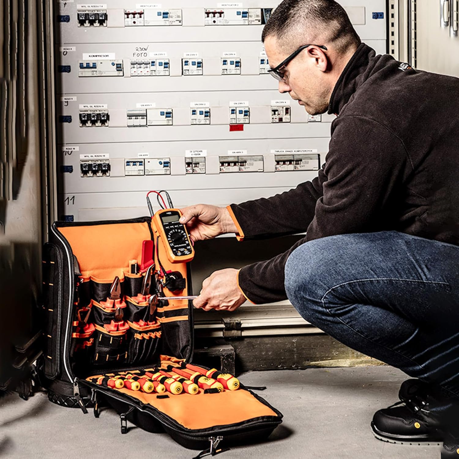 ⚡ Elektro & Technik – NEO TOOLS Electrician Tool Backpack 31 Pieces - with Tools for an Electrician | 26 Pockets, Mobile and Durable Electrician Tool Set - Electric Tool Set in a Backpack – Bild 8