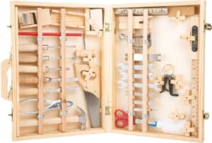⚒️ Bau & Montage – Small Foot Deluxe Werkzeugkoffer aus Holz mit Zubehör wie Hammer, Säge, Hobel und vielem mehr, ab 6 Jahren, 2241 Spielzeuge, 37 x 29 x 8,5 cm