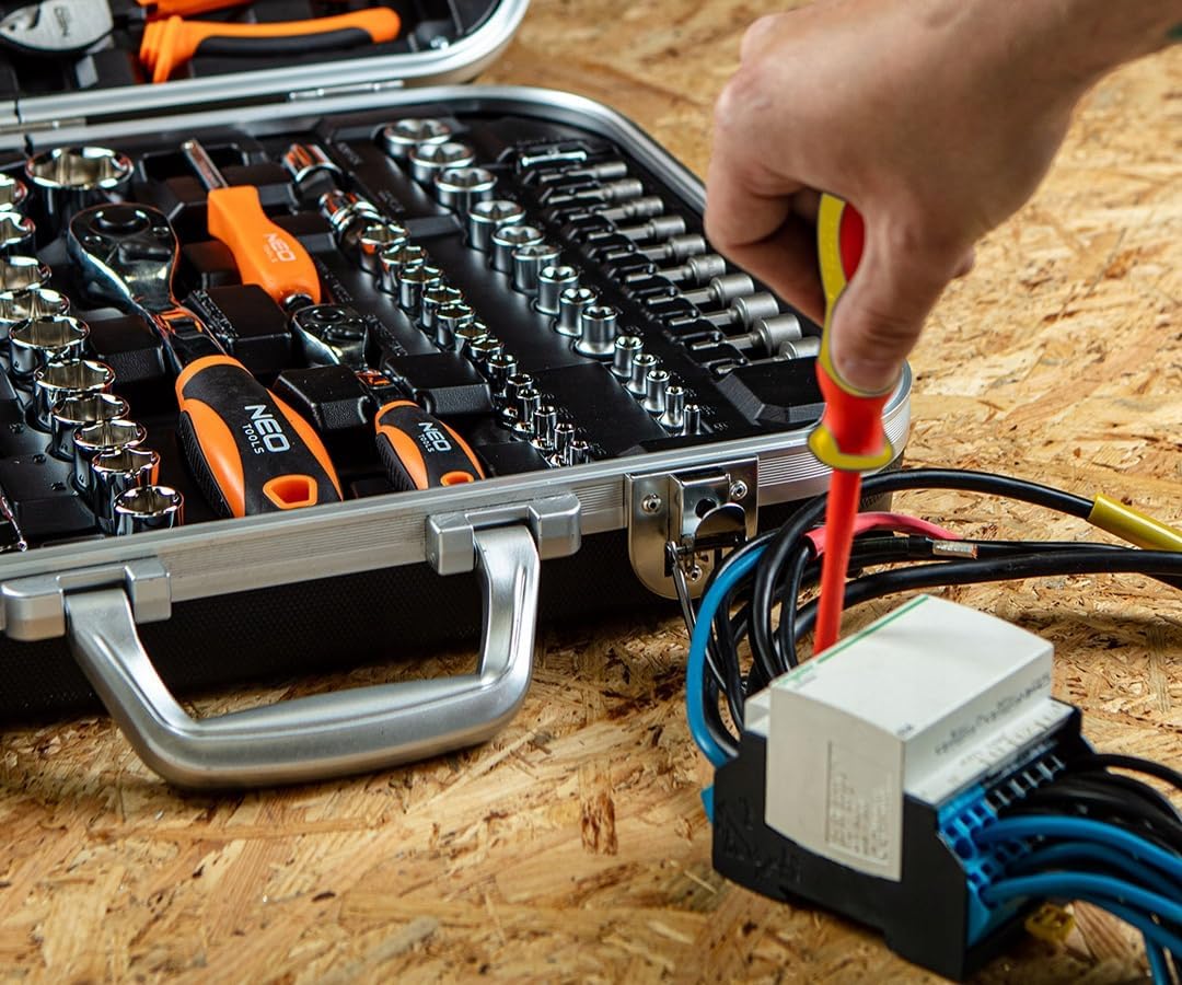 ⚡ Elektro & Technik – NEO TOOLS 108-teiliges VDE-isoliertes Schraubendreher-Set inklusive Spannungsprüfer-Steckplatz und PH- und PZ-Set – Elektriker-Werkzeugset – 1000 V zertifiziert, im Koffer – Bild 4