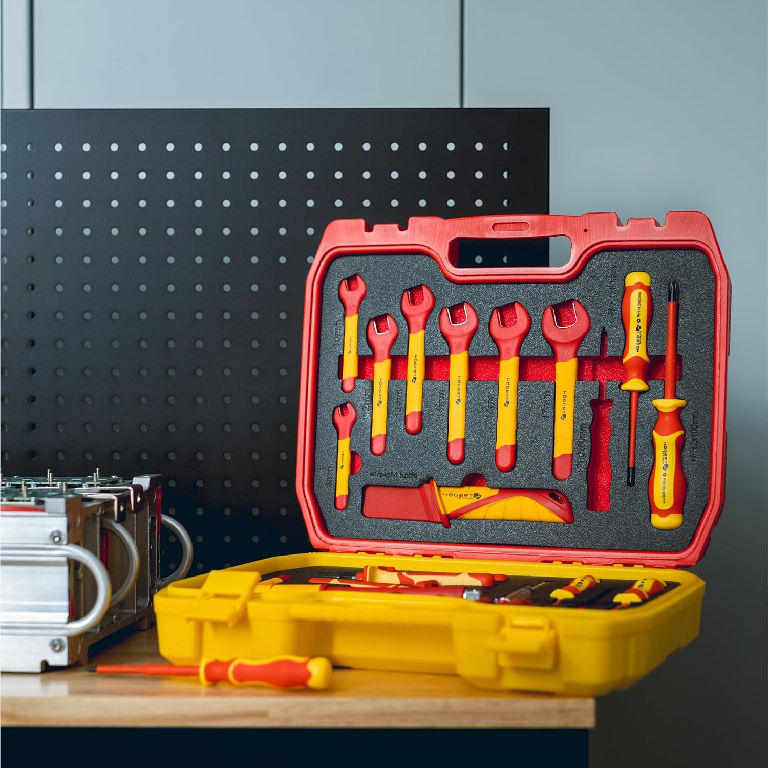 ⚡ Elektro & Technik – HÖGERT TECHNIK 25-teiliges Elektriker-Werkzeugset, isolierter 1000-V-Handschraubendreher, Schlitz- und Kreuzschraubendreher, Zange, Spannungsprüfer, Kunststoffkoffer, Werkzeugset – Bild 6