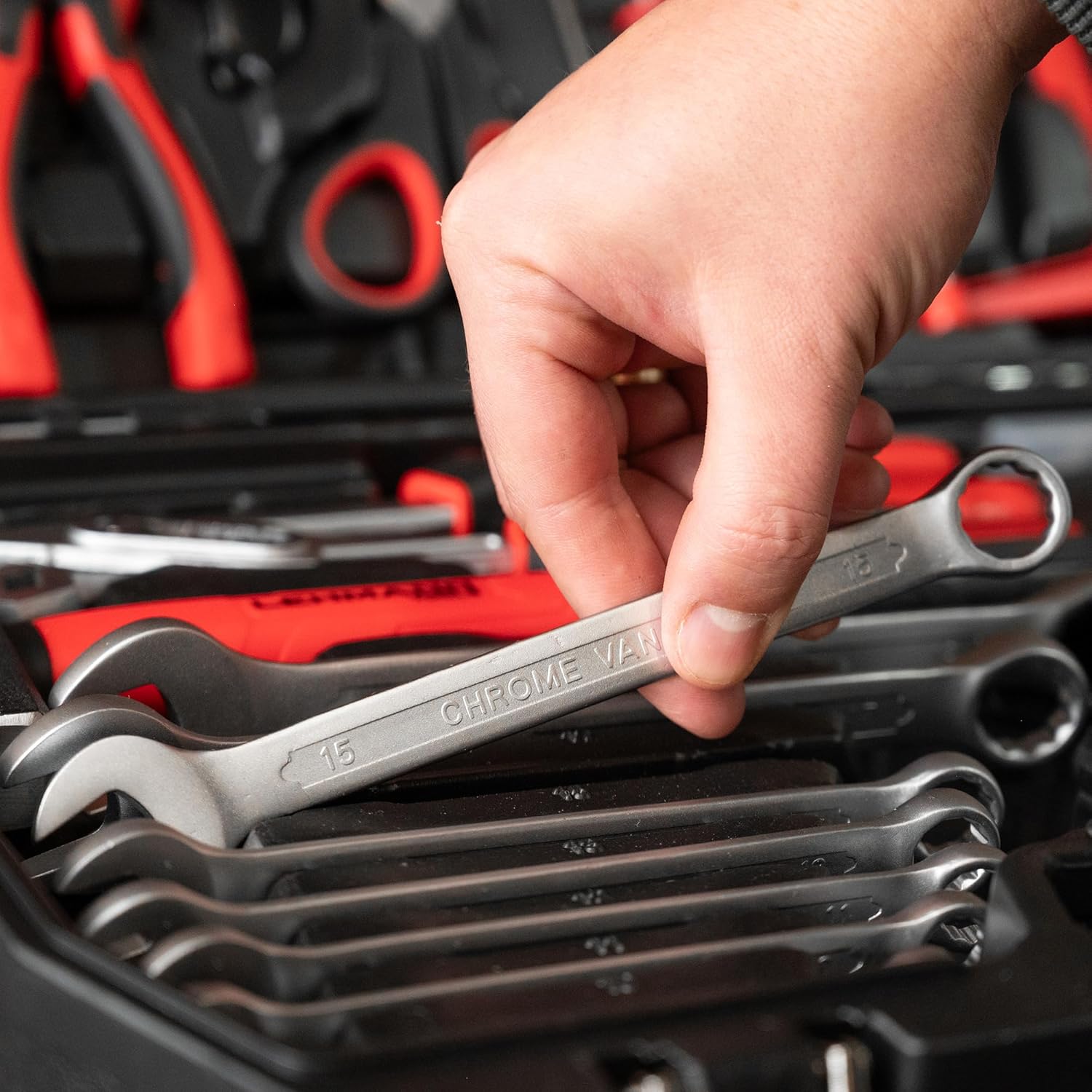 🔥 Angebote & Aktionen – LEHMANN Tool Set 65 Pieces - Plastic Case with Carry Handle - Tools with Rubberised Handle - Tool Box Including Wrench, Hammer, Pliers - Tool Set for Workshop and Household – Bild 5